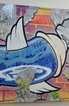 Flyen spray can never die